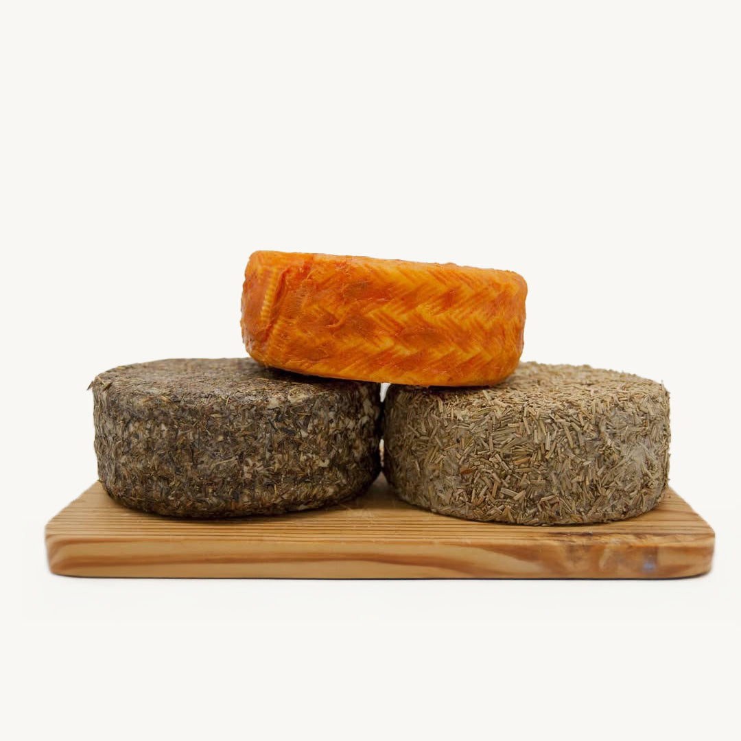 Surtido Quesos Semicurados de Cabra con Pimentón, Romero y Tomillo